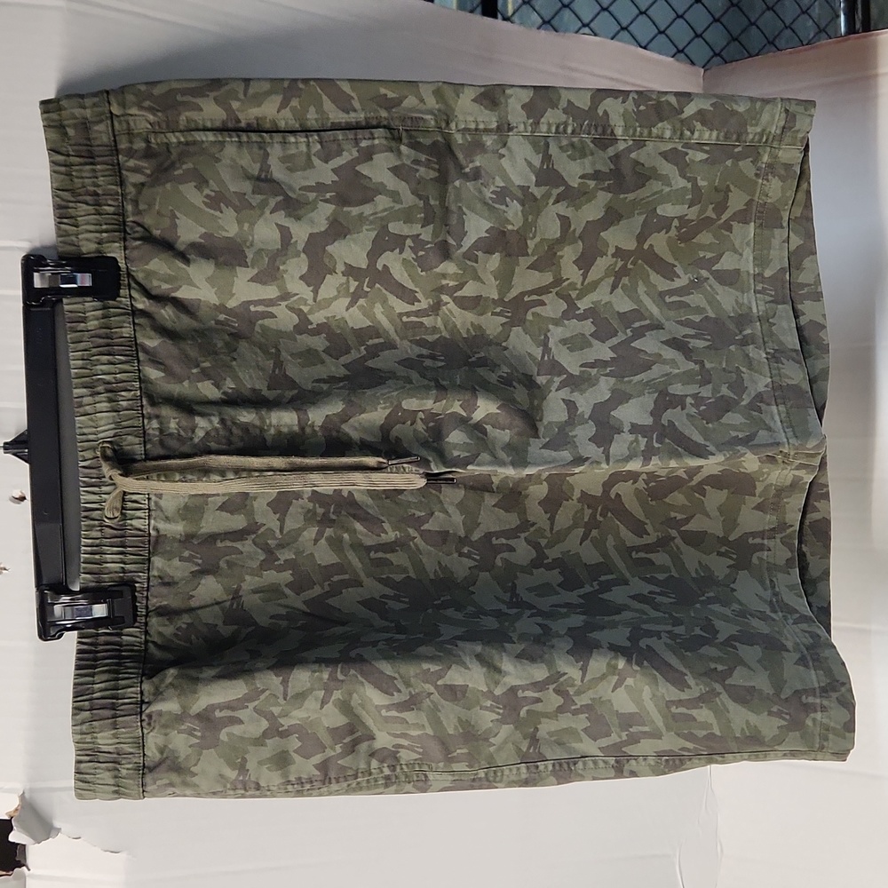 EUC Bixby Nomad Men's sz 36 Camo Shorts w/2 front pockets
